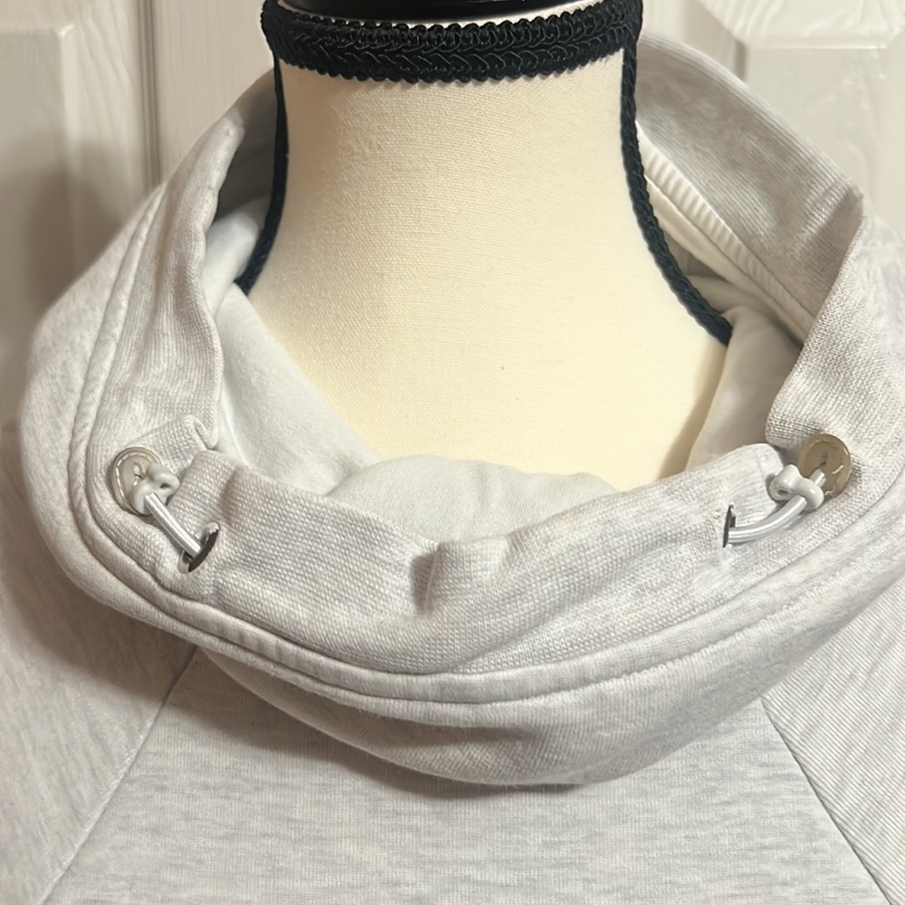 Nike Women’s Hoodie w/ Large Hood White/Very light grey color Size XS Like new - Picture 4 of 13